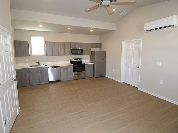 3rd image of 4960 E Kerckhoff Ave