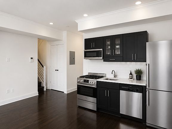 3rd image of 328 E 4th St APT 4a