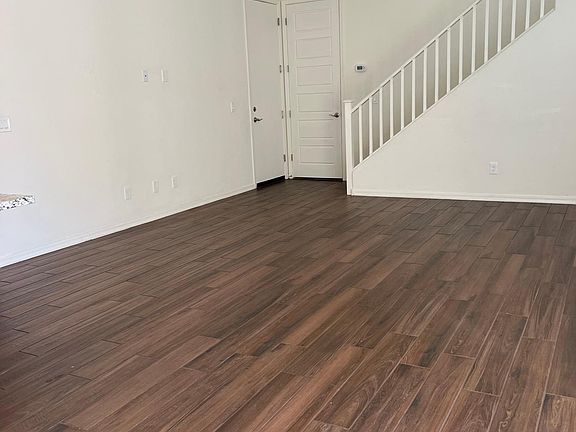 4th image of 4621 W Kirkland Ave
