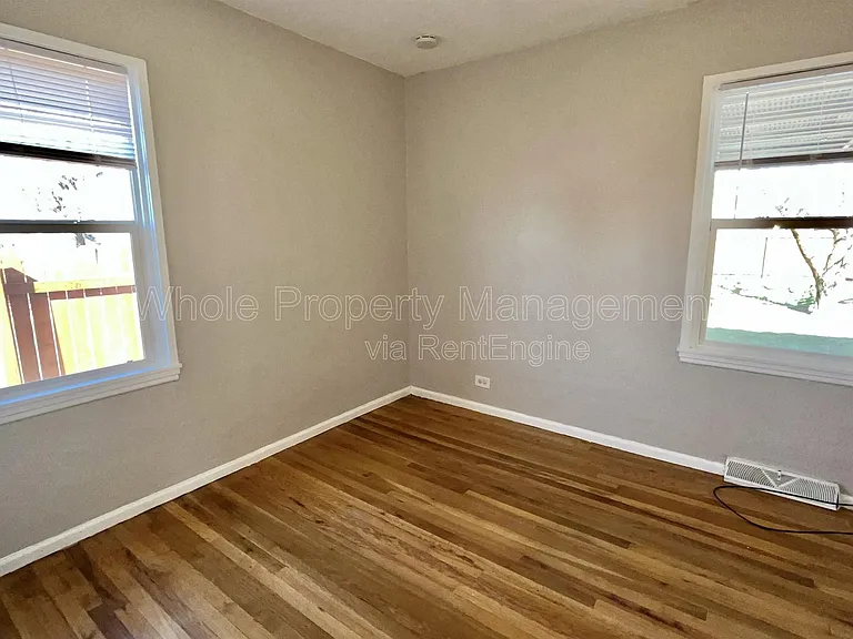 4360 Saint Paul St — Photo 15