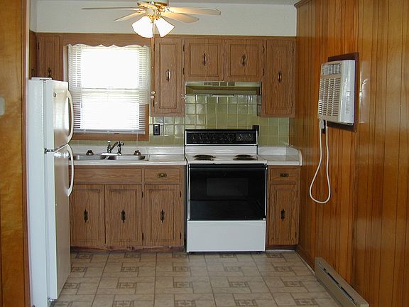 3rd image of 415 Brookhaven Dr APT 1