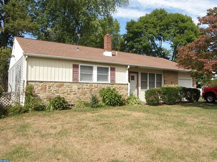 368 Newtown Rd photo 1