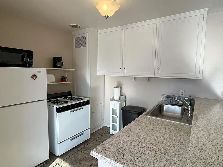 1664 Thomas Ave — Photo 11