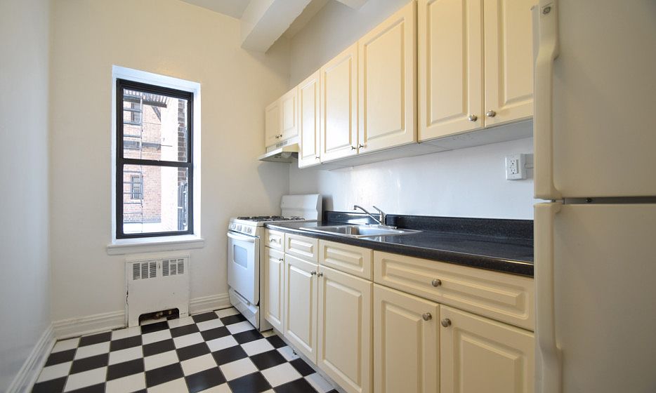 River Hill Gardens - Kitchen - M83-0GB