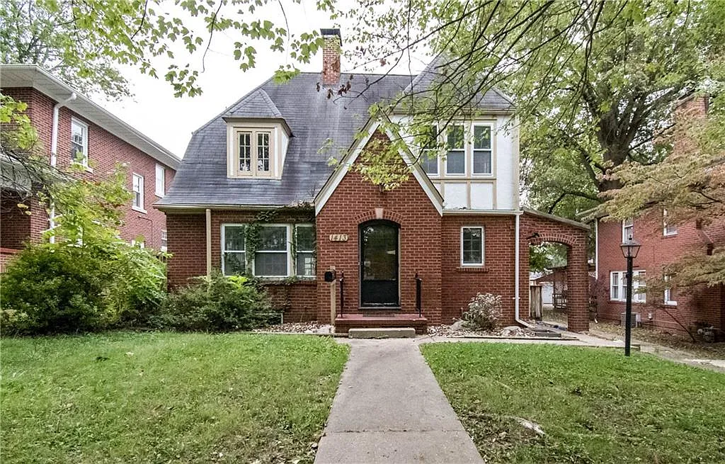 1413 W Riverview Ave photo 1