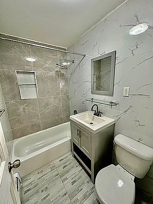 4th image of 571 Putnam Ave #2