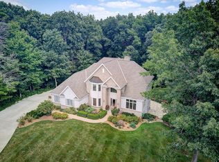 4136 Kettle Ridge Trl, Slinger, WI 53086