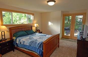 5th image of 11196 Christopher Pl NE