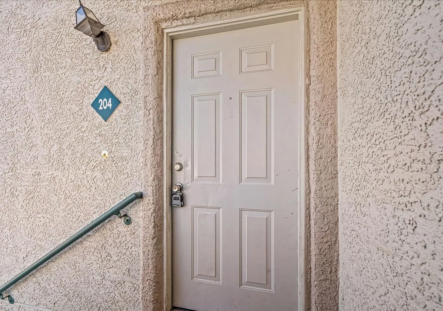 Bright 3-Bedroom Home in Gated Las Vegas Community with Pool & Spa — Photo 2