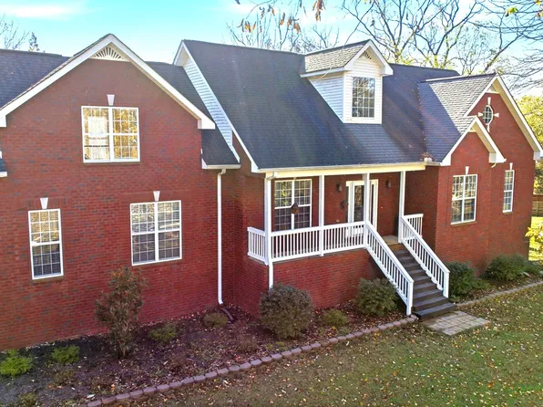 663 Cummings Ln, Cottontown, TN 37048