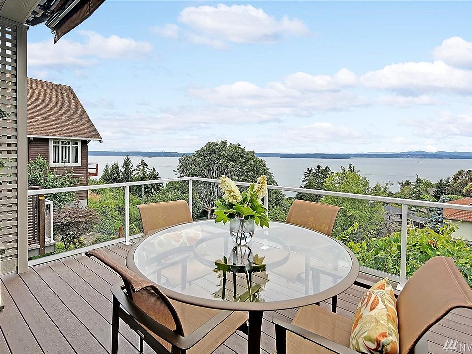 New Timbertech Deck With Stereo System 