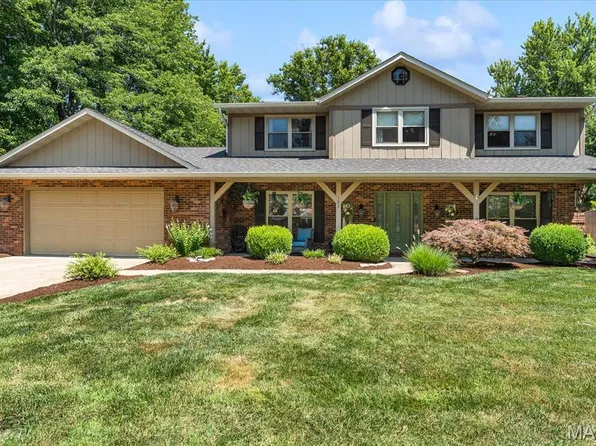 102 E Brittany Ln, O'Fallon, IL 62269
