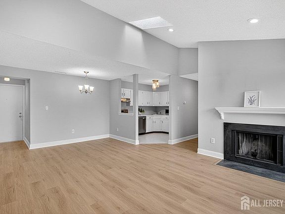 4th image of 304 Aspen Dr