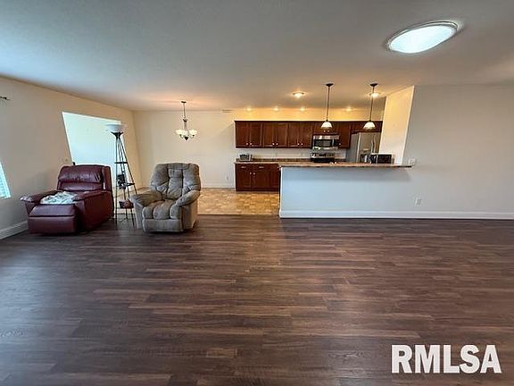 5th image of 311 Scotch Pine Dr