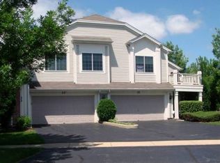 35 W Briarwood Dr, Streamwood, IL 60107