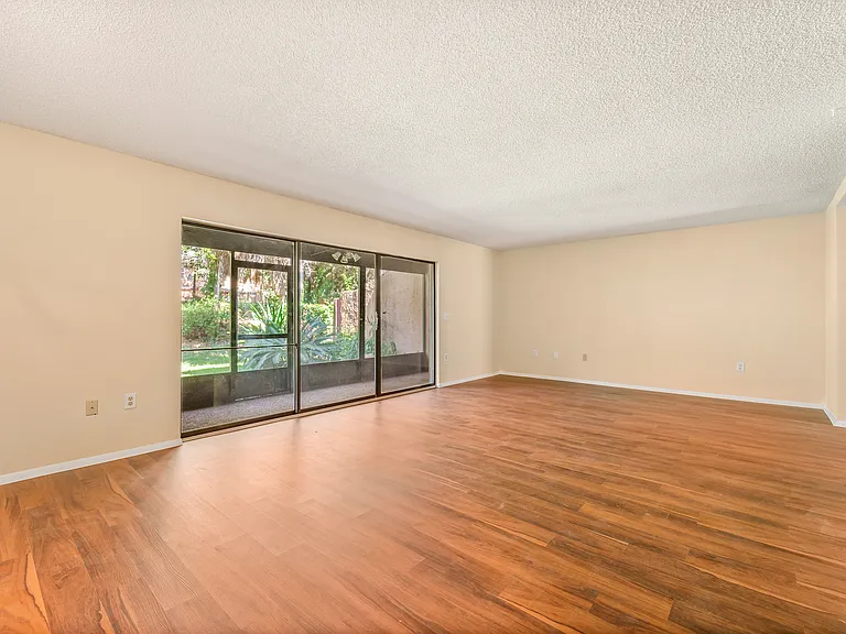 331 Greencastle Dr — Photo 16
