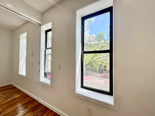 Rented by Pear NYC LLC | media 10