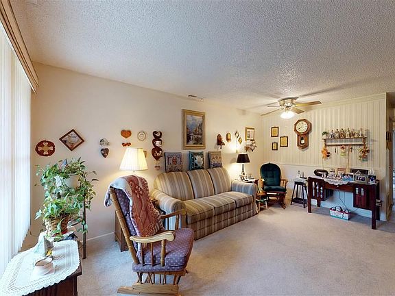 4th image of 3301 N Molleck Dr