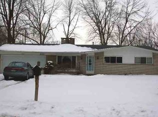 8255 Horsemill Rd, Grosse Ile, MI 48138