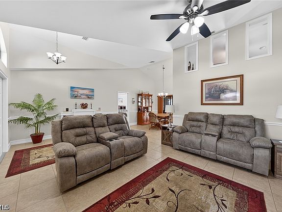 4th image of 154 SE 21st Ter