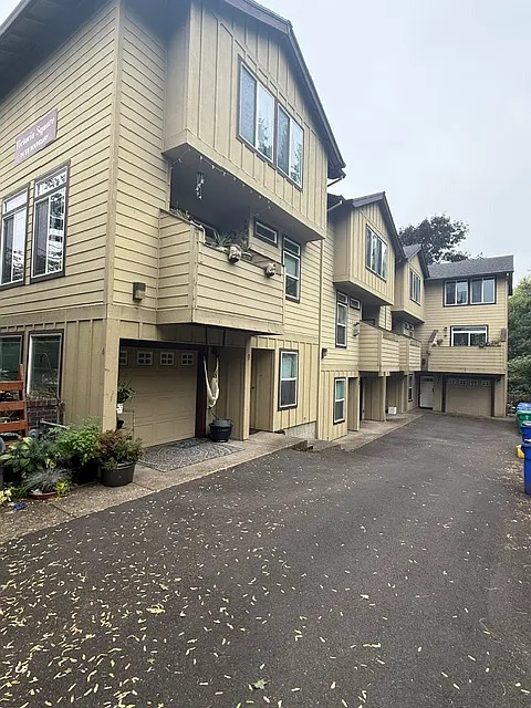 4 SW Boundary St #2