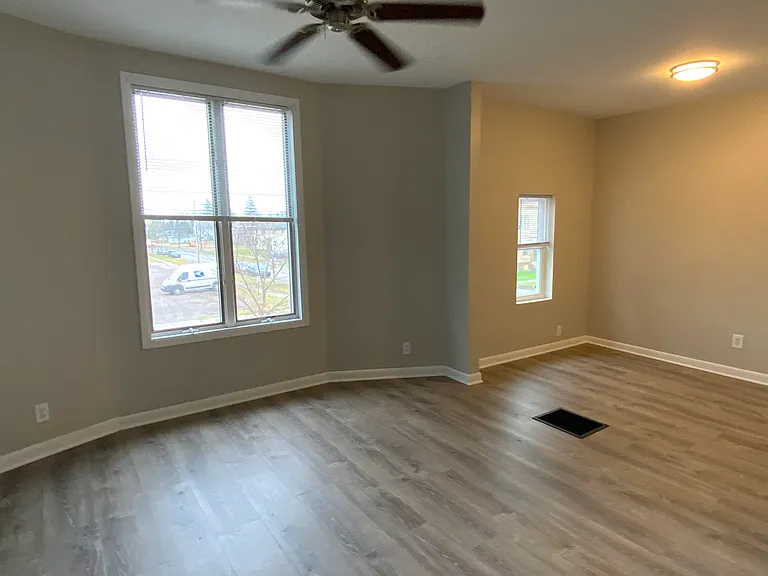 1725 John Ave — Photo 10