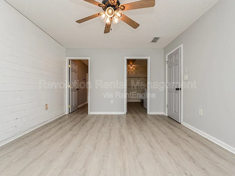 1740 Summerwoods Ln — Photo 10