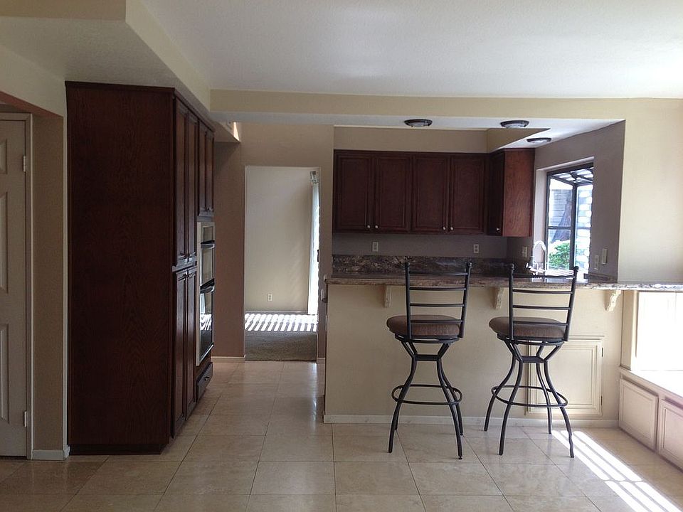 1st image of 326 Conestoga Rd
