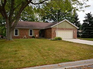 924 Aster Dr, Wapakoneta, OH 45895