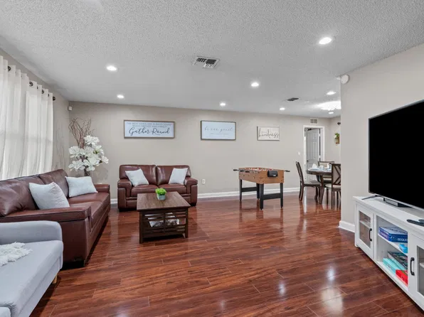 11782 David Ct, Seminole, FL 33778
