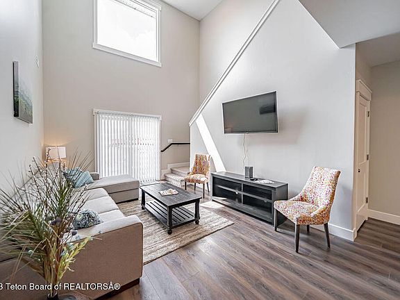 4th image of 101 Creekside Ln