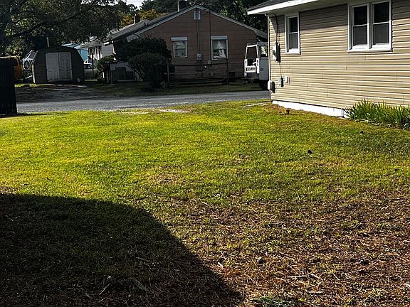 4th image of 704 Olivia St