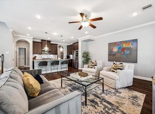 725 Via Lago, Webster, TX 77598