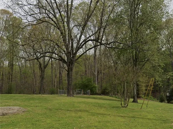 4224 Walnut Cir, Flowery Branch, GA 30542