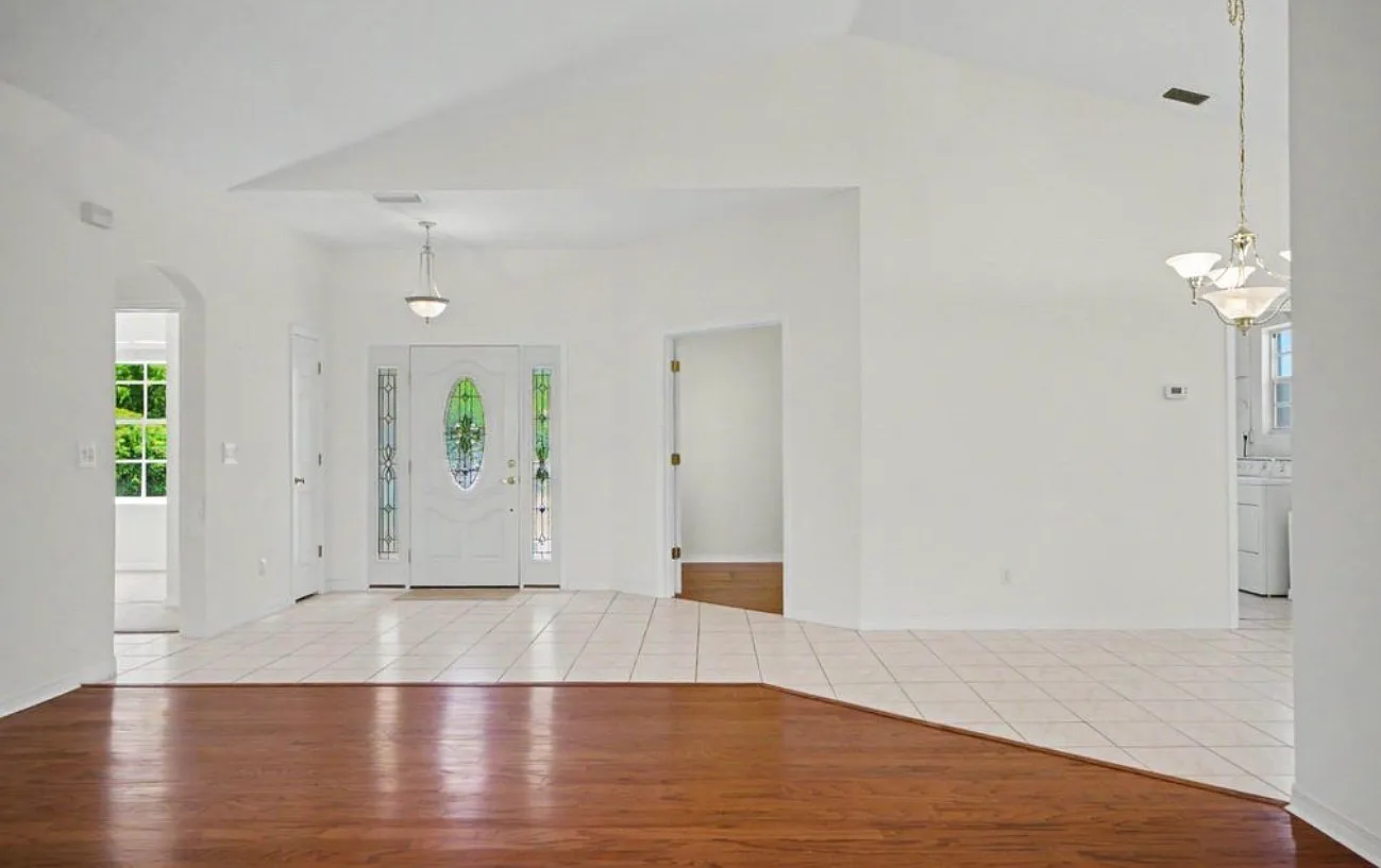 3 bed, 1744 sqft, $2,500 — Photo 2