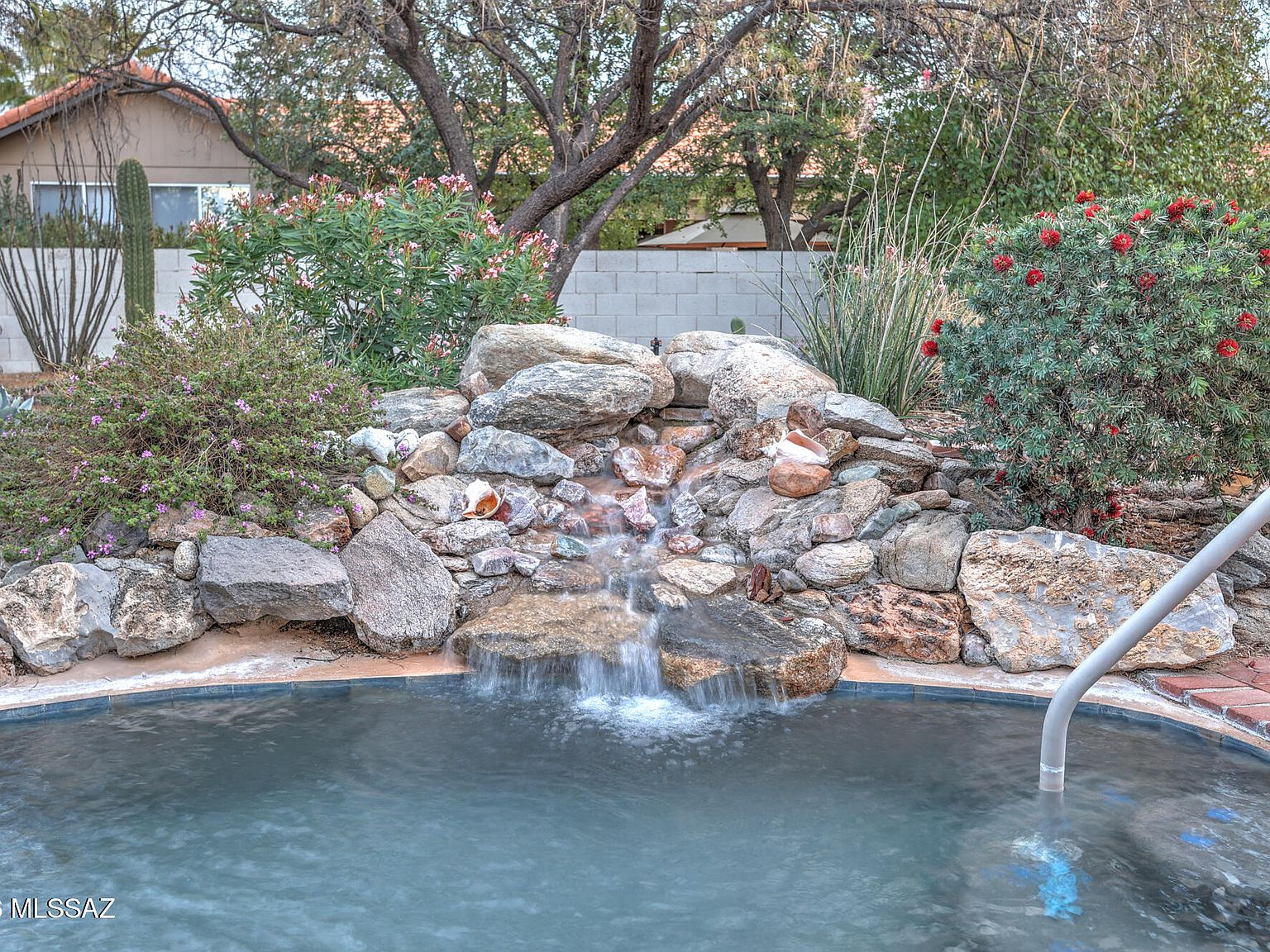 38035 S Rolling Hills Dr
