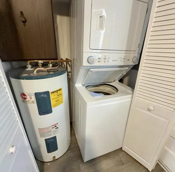156 Ohio Ave #15 — Photo 6