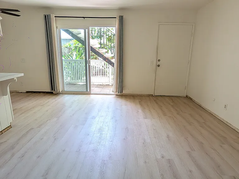 4867 Santa Cruz Ave #4 — Photo 3