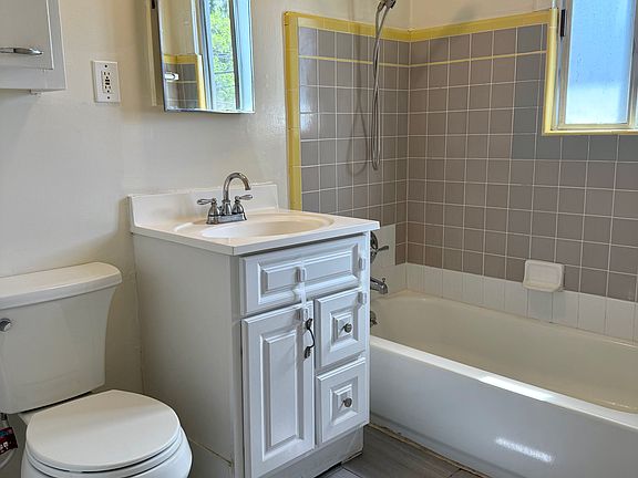 5th image of 501 N El Camino Real APT 4