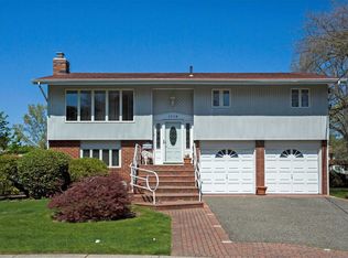 1719 Prime St, West Babylon, NY 11704