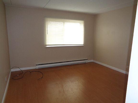 3rd image of 8100 W 87th St APT 1G