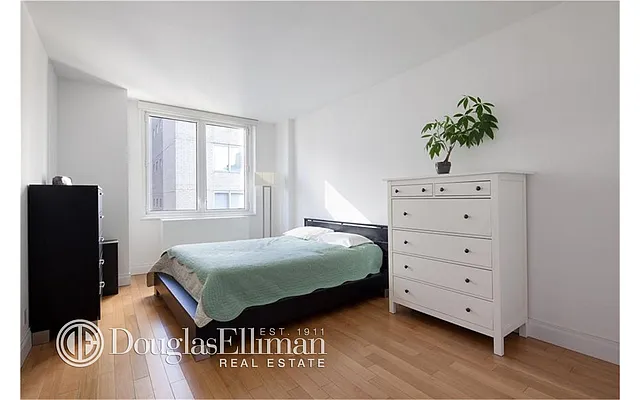 Rented by Douglas Elliman | media 10