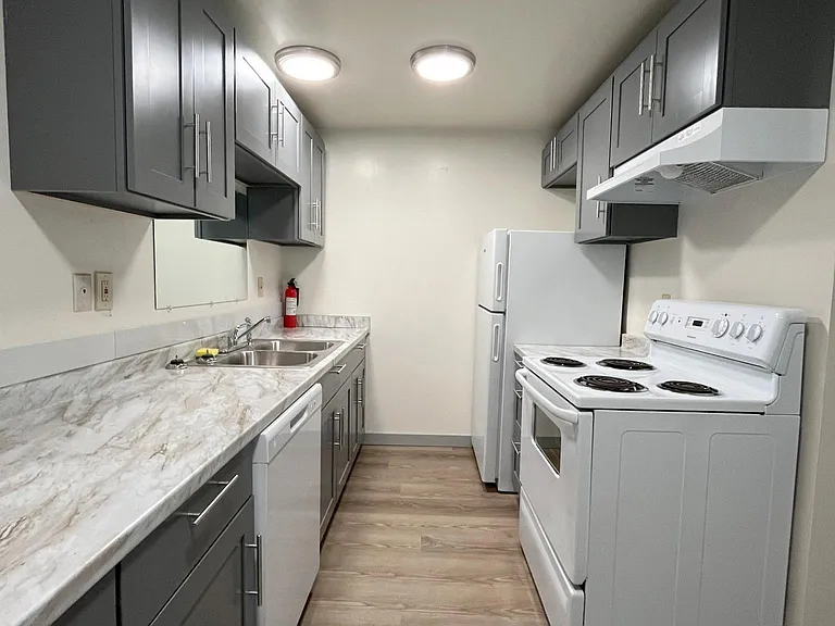 441 Smithers Ave S #2 — Photo 7