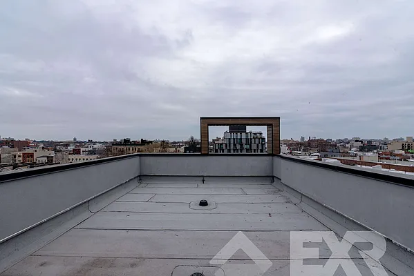 Rented by EXR | media 9