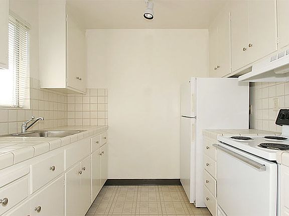 5th image of 350 Curtner Ave APT 17
