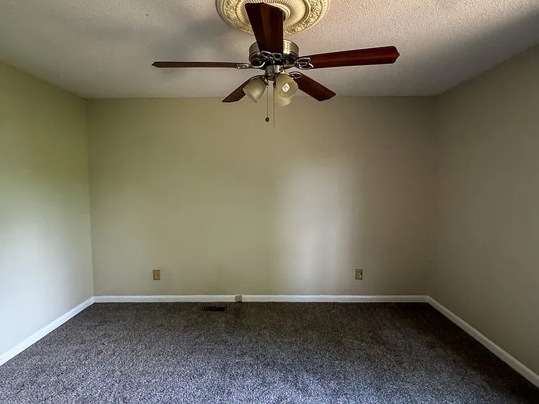 3832 Sarasota Dr — Photo 11