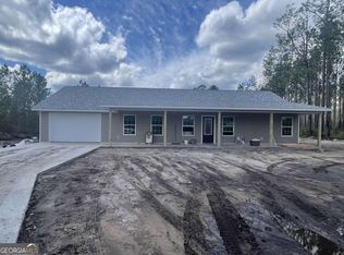 733 Red Hawk Dr, Waynesville, GA 31566