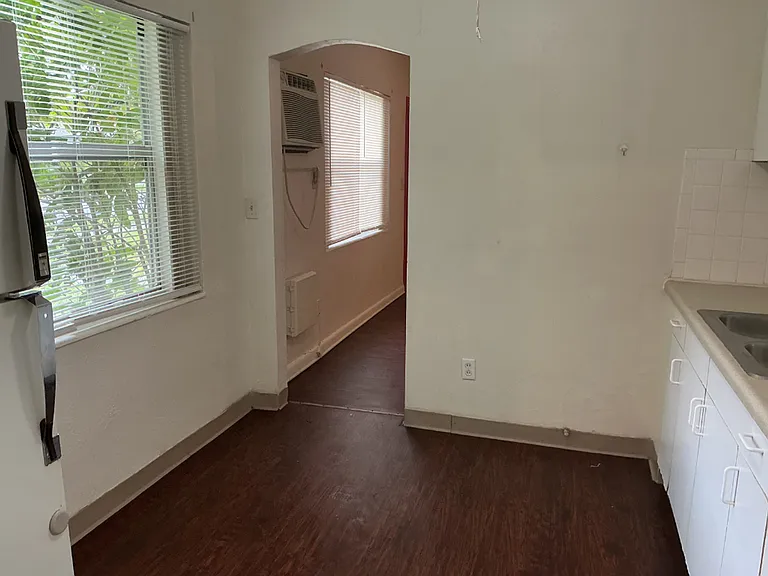 446 Francis Blvd — Photo 10