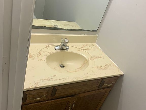 5th image of 402 Peek Dr APT 3