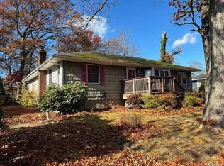 118 Elliot Ave, Lake Grove, NY 11755